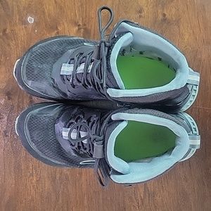 Altra Women's size 8 Lone peak all weather mid